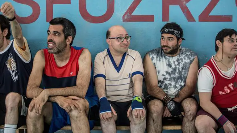 En el centro de la foto, Jesús Vidal, el actor de la película Campeones que visitará Civican