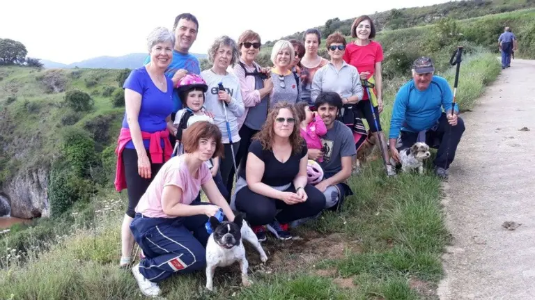 Día de Valdega en Legaria -1. marcha popular. Encarna Martínez.