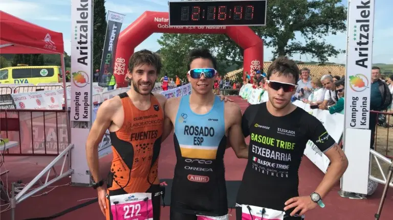 Pódium masculino del triatlón Aritzaleku.