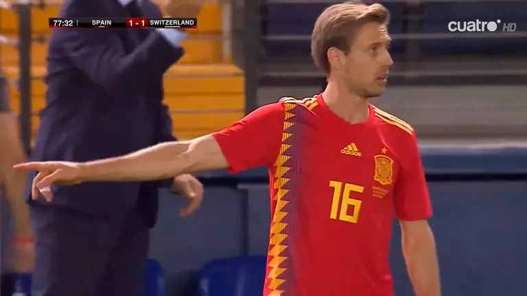 El navarro Nacho Monreal, durante el partido de España contra Suiza