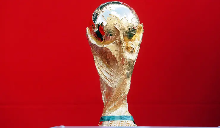 Moscow (Russian Federation), 03/06/2018.- The FIFA World Cup trophy on display during a ceremony in Moscow, Russia, 03 June 2018. The FIFA World Cup 2018 will take place in Russia from 14 June until 15 July 2018. (Mundial de Fútbol, Moscú, Rusia) EFE/EPA/MAXIM SHIPENKOV
