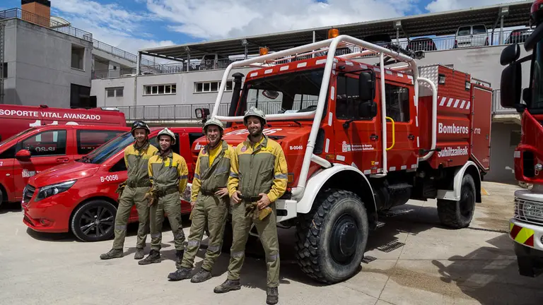 La consejera María José Beaumont acude a la presentación de los nuevos vehículos adquiridos por el Servicio de Bomberos de Navarra (24). IÑIGO ALZUGARAY