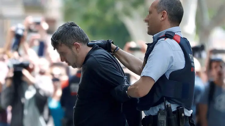 Mossos d'esquadra custodian al presunto asesino de Laia