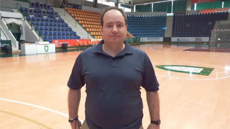 Iñaki Ániz vuelve al pabellón Anaitasuna.