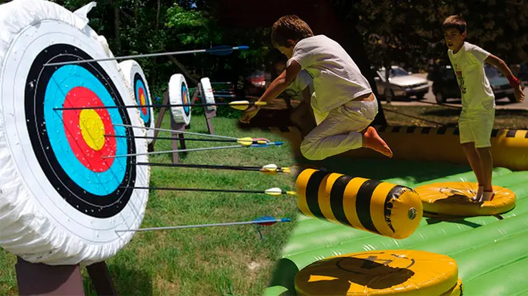Dos niños se divierten en la zona de juegos Menudas Fiestas de la plaza de la Libertad, que estos Sanfermines se complementará con actividades deportivas como tiro con arco en la Media Luna NAVARRACOM
