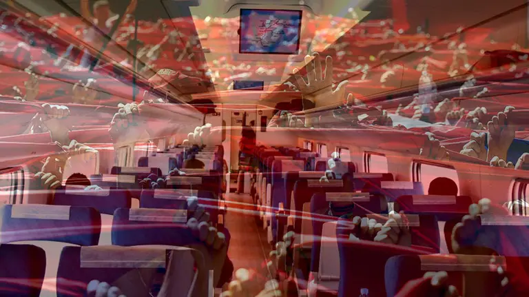 Un vagón de Renfe con una imagen superpuesta del Chupinazo de San Fermín. NAVARRACOM