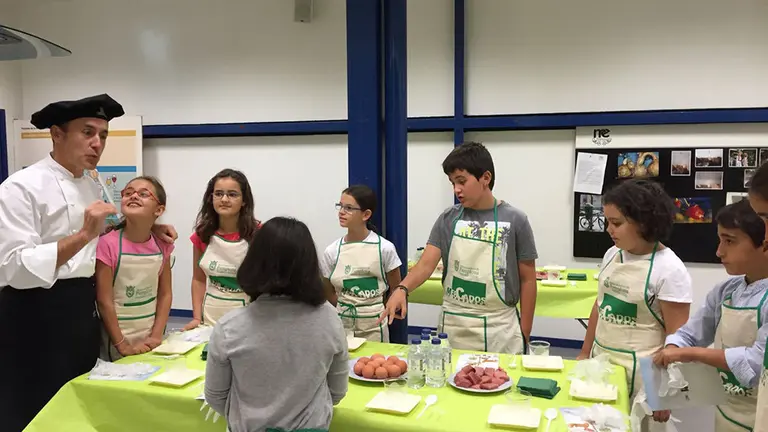 Imagen de archivo de talleres de cocina infantil.