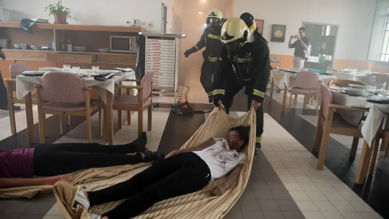 Simulacro de incendios en la Residencia Amavir Argaray. MIGUEL SANTIAGO07