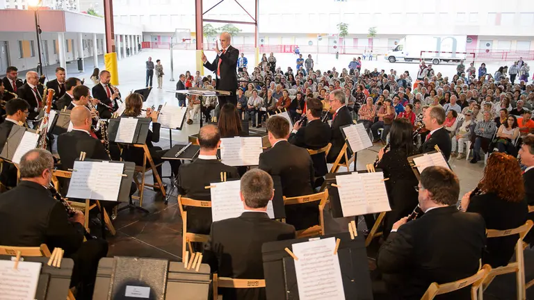 La banda La Pamplonesa ofrece un concierto con música popular del maestro Turrillas, bandas sonoras, pop y rock. PABLO LASAOSA 18