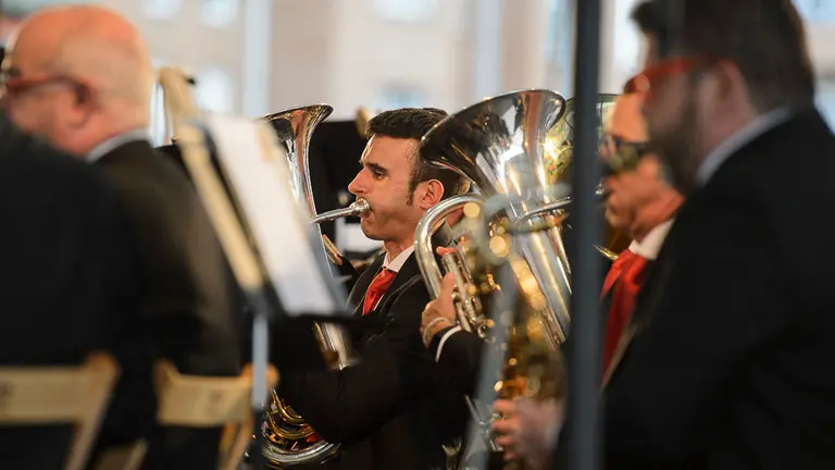 La banda La Pamplonesa ofrece un concierto con música popular del maestro Turrillas, bandas sonoras, pop y rock. PABLO LASAOSA 26