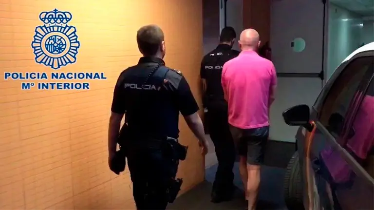 El hombre detenido por apuñalar a tres trabajadores de una ONG