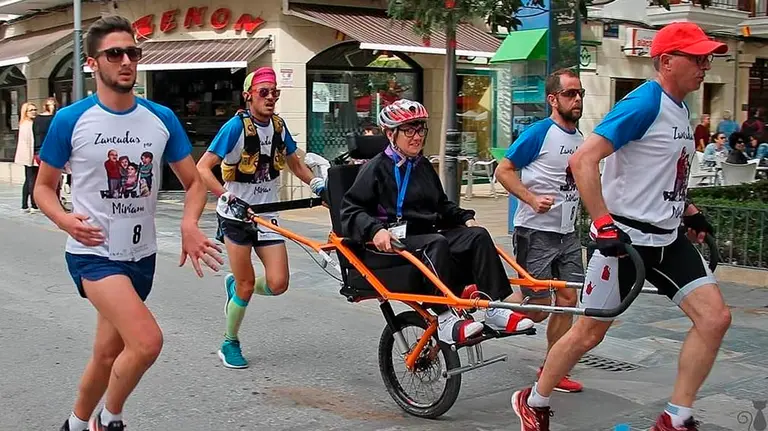 Silla todoterreno Jo&euml;lette dise&ntilde;ada para el desplazamiento de personas con movilidad reducida por cualquier tipo de terreno