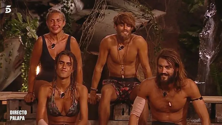 Sofía Sescun, Raquel Mosquera, Sergio y Logan, los cuatro finalistas de Supervivientes, siguen desde la palapa la última gala grabada en Honduras TELECINCO