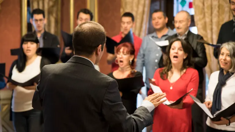 Ayuntamiento de Pamplona recibe a la Coral de Cámara de Pamplona. MIGUEL SANTIAGO05