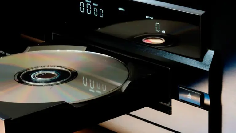 Un reproductor DVD similar al que intentó robar. ARCHIVO