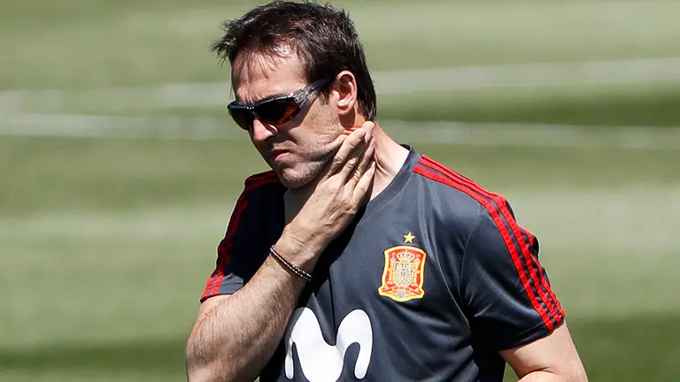 KRAS04. KRASNODAR (RUSIA), 12/06/2018.- El seleccionador de España Julen Lopetegui durante un entrenamiento hoy, martes 12 de junio de 2018, en Krasnodar (Rusia). EFE/Javier Etxezarreta