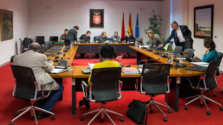 Comisión especial para la elaboración de una nueva Ley Foral del Euskera en la que comparecen representantes de los sindicatos ELA y LAB (02). IÑIGO ALZUGARAY