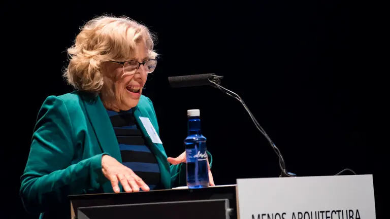 Manuela Carmena y Joan Clos en el congreso de arquitectura, El gobierno de las ciudades. MIGUEL SANTIAGO07