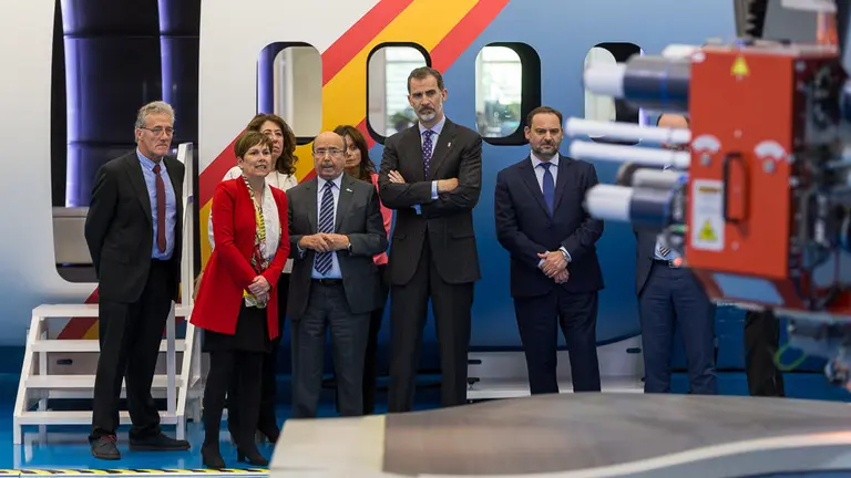 El Rey Felipe VI visita las instalaciones del grupo industrial MTorres (33). IÑIGO ALZUGARAY