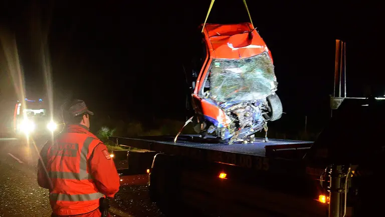 Estado en el que ha quedado uno de los vehículos siniestrado en el choque mortal en el que ha fallecido un vecino de Tudela de 25 años