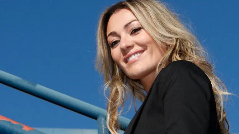 Imagen de Amaia Montero en pose sonriente durante un encuentro con los medios ARCHIVO