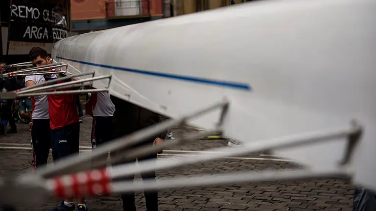 Manifestación del club nauutico de remo de navarra pasa solicitar la reparacion de la presa de Santa Engracia. MIGUEL OSÉS_5