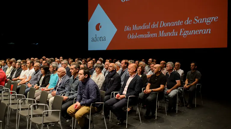 La Asociación de Donantes de Sangre de Navarra (ADONA) celebra un acto para reconocer la labor de sus voluntarios. PABLO LASAOSA 44