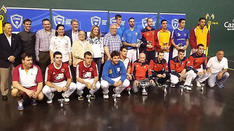 Navarra se lleva la Copa del Rey en el frontón Adarraga de la capital riojana. Facebook FNP.