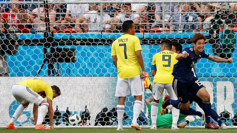 Saransk (Russian Federation), 19/06/2018.- Yuya Osako (R) of Japan celebrates scoring the 2-1 lead during the FIFA World Cup 2018 group H preliminary round soccer match between Colombia and Japan in Saransk, Russia, 19 June 2018. (RESTRICTIONS APPLY: Editorial Use Only, not used in association with any commercial entity - Images must not be used in any form of alert service or push service of any kind including via mobile alert services, downloads to mobile devices or MMS messaging - Images must appear as still images and must not emulate match action video footage - No alteration is made to, and no text or image is superimposed over, any published image which: (a) intentionally obscures or removes a sponsor identification image; or (b) adds or overlays the commercial identification of any third party which is not officially associated with the FIFA World Cup) (Mundial de Fútbol, Rusia, Japón) EFE/EPA/ERIK S. LESSER EDITORIAL USE ONLY