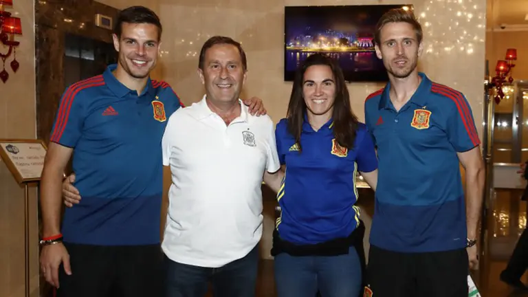 César Azpilicueta, Rafa del Amo, Eunate Arraiza y Nacho Monreal en el encuentro entre ambas selecciones SEFUTBOL
