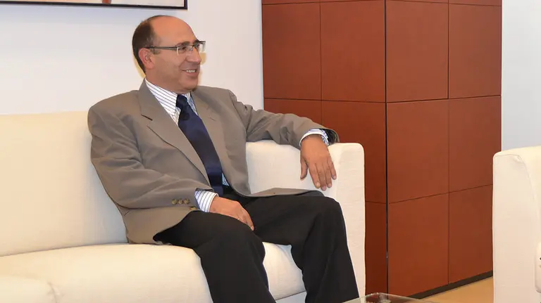 Imagen de archivo de Mariano Herrero, alcalde de Monteagudo, en una visita al Parlamento foral. Foto: PARLAMENTO DE NAVARRA
