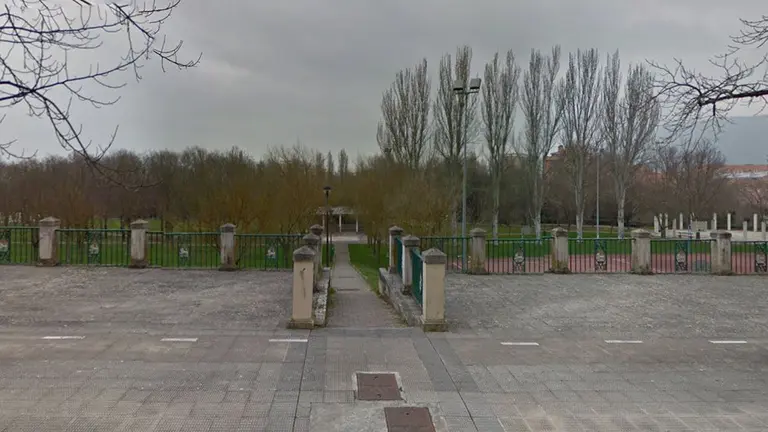 Imagen del parque de Biurdana con los baños al fondo. NAVARRA.COM