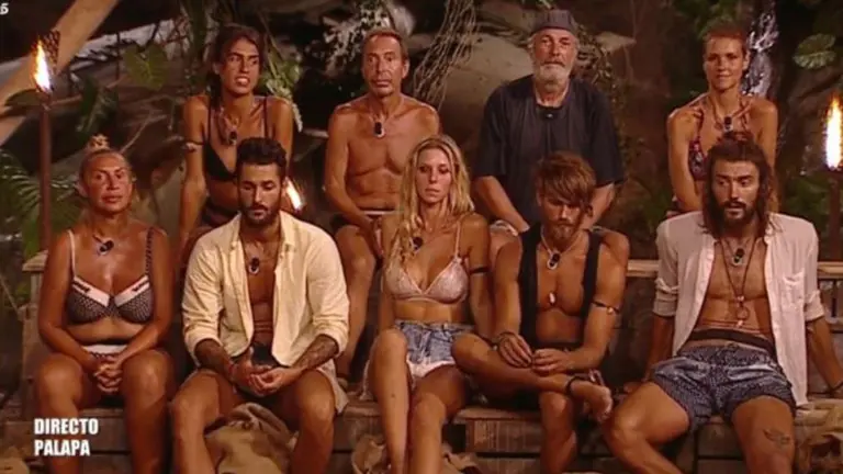 Imagen de la palapa de Supervivientes con los concursantes que alcanzaron la recta final del reality show TELECINCO
