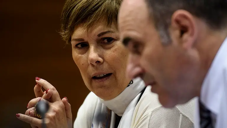 La presidenta del gobierno de Navarra, Uxue Barkos (Geroa Bai) durante el pleno parlamentario. MIGUEL OSÉS (1)