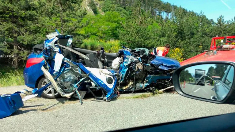 Estado en el que ha quedado el vehículo tras el choque en el que ha fallecido un hombre de 43 años. NAVARRACOM