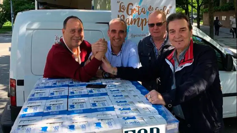 En colaboración con Cooperativa de Hosteleria, La Correduria de Seguros Felix Suescun (Seguros con alma) donan 900 litros de leche para las familias en exclusión que atiende La Gota de leche de Pamplona. LA GOTA DE LECHE