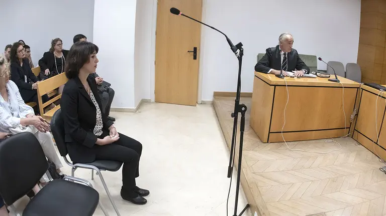 Juana Rivas, en el baquillo de los acusados, durante una de las sesiones de su juicio por sustracción de menores. EUROPA PRESS