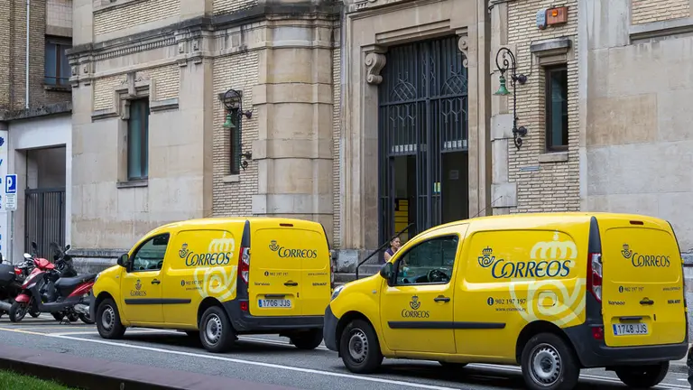 Oficina de Correos en el Paseo Sarasate de Pamplona (01). IÑIGO ALZUGARAY