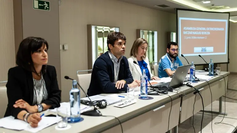 Asamblea extraordinaria de la FNMC en el hotel Iruña Park. MIGUEL OSÉS