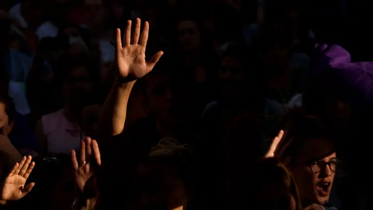Cientos de personas se manifiestan en Pamplona por a libertad provisional de _La Manada_. PABLO LASAOSA 07