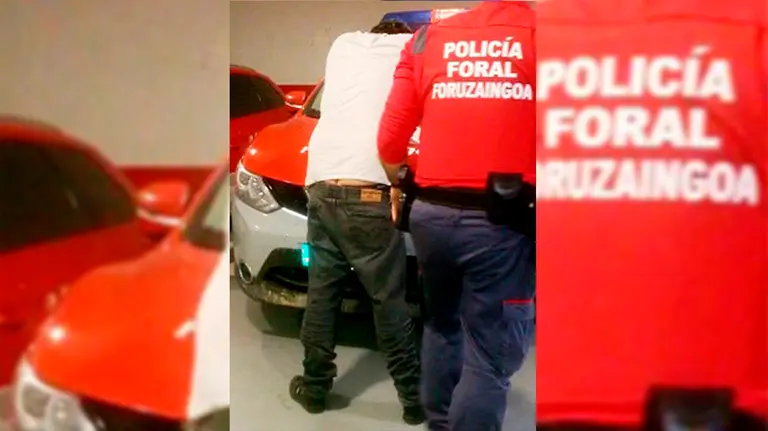 Momento en el que se produce una de las detenciones POLICÍA FORAL