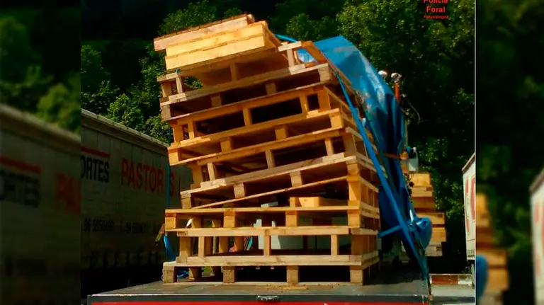 Camión inmovilizado en Sumbilla POLICÍA FORAL