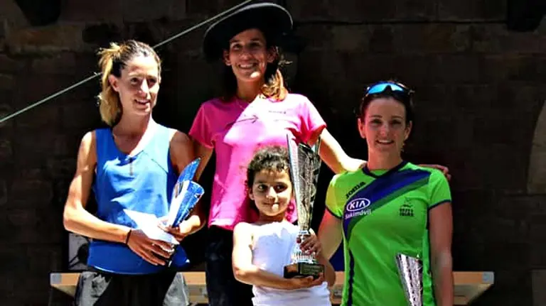 Podium de la prueba femenina en Santesteban - Doneztebe.