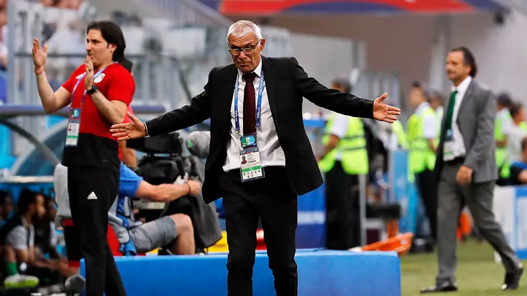 El entrenador de Egipto H&eacute;ctor C&uacute;per en el partido ante Arabia Saud&iacute; del Mundial 2018. EFE.