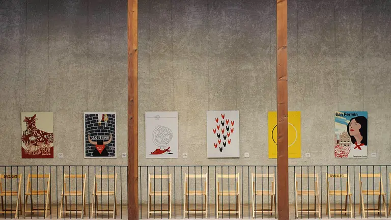 Presentación de la muestra de carteles semifinalistas y reproducciones a gran escala de los microrrelatos del programa oficial de San Fermín. MIGUEL OSÉS_6