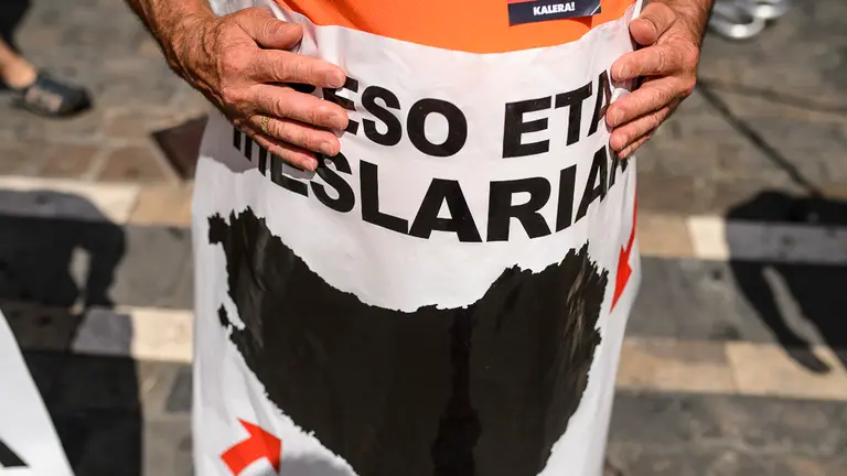 Manifestación convocada por LAB con el lema _Preso eta iheslariak etxeraekarri behar ditugu_. PABLO LASAOSA 09