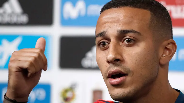 MUN529. KRASNODAR (RUSIA), 29/06/2018.- El centrocampista de la selecci&oacute;n espa&ntilde;ola Thiago Alc&aacute;ntara ofrece una rueda de prensa hoy en Krasnodar (Rusia). Espa&ntilde;a se enfrentar&aacute; a Rusia en los octavos de final del Mundial de Rusia 2018 el pr&oacute;ximo 1 de julio. EFE/Javier Etxezarreta