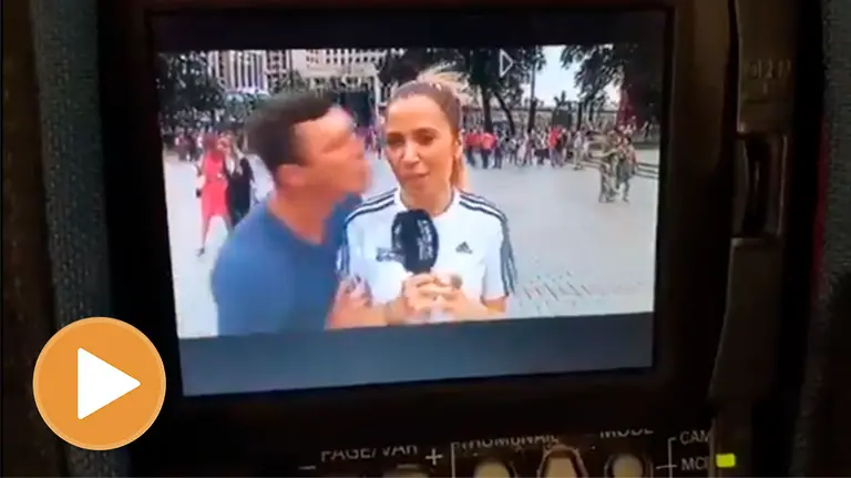 Una periodista español denuncia un acoso en un directo