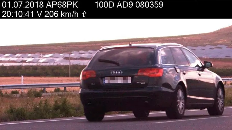 Un coche circulando a 206 kilómetros por hora. CEDIDA