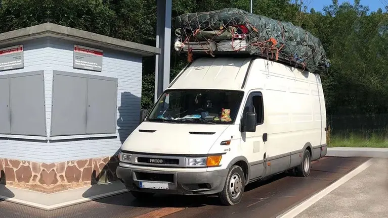 La furgoneta con sobrepeso que ha interceptado la Policía Foral en Lesaca